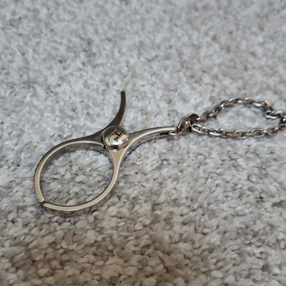 Hermes Elegant Silver Glove Clip , Scarf Clip, Keychain Accessory - Picture 3 of 3